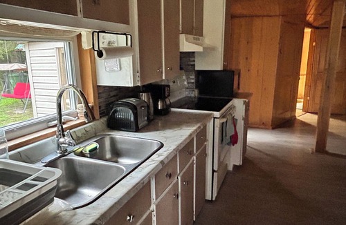 Notre-Dame-du-Laus Cottage | Riverfront cozy getaway
