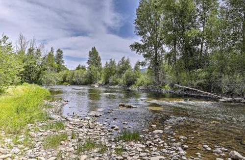 Granby House | Riverfront Cabin, 4 Mi to Granby Ranch