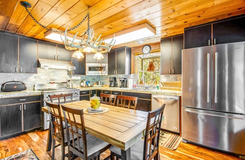 Cle Elum Cabin | Riverfront cabin & apartment with deck, woodstove, fireplaces, & quiet location