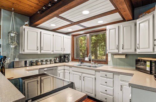 Baring Cabin | Riverfront Cabin, Cov Hot Tub, Pets ok, King Beds, Modern Bathroom - Fox Haven
