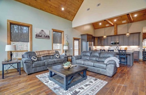Ellijay Cabin | Riverfront Cabin! Hot Tub, Bar, & Fireplace; Family Friendly; Fire Pit