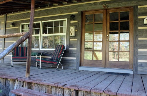 Chiloquin House | Riverfront Cabin Rental for Four near Crater Lake National Forest, Oregon