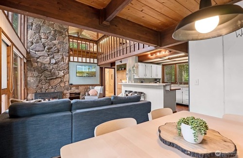 Baring Cabin | Riverfront Cabin w Hot Tub, Pool Table, Gig Internet, Generator - Pet Friendly