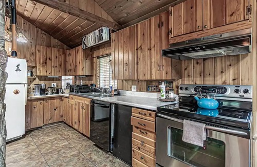 Greenwater Cabin | Riverfront Cabin w/Hot Tub : Near Mt. Rainier Sunrise entrance