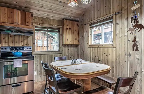 Greenwater Cabin | Riverfront Cabin w/Hot Tub : Near Mt. Rainier Sunrise entrance
