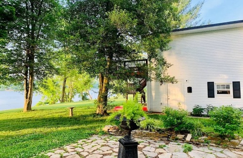 Warsaw Cottage | Riverfront Carriage House Cottage in Warsaw KY Apartment