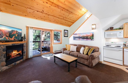 Fall River Estates Condo | Riverfront Comfort Private Hot Tub Close to RMNP