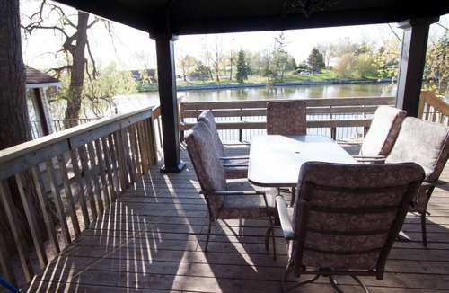Wasaga Beach Cottage | Riverfront cottage - River Road