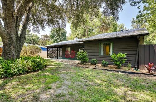 Homosassa House | Riverfront Cottage in Homosassa: 'Chateau Relaxo'