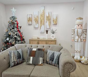 Wasaga Beach Villa | Riverfront Cottage Sauna Canoe Included Kids Playroom Nature Escape