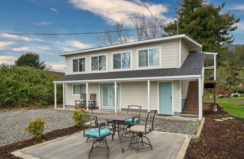 Brookings Cottage | Riverfront Cottage with Hot Tub 1/4 mi from Beach