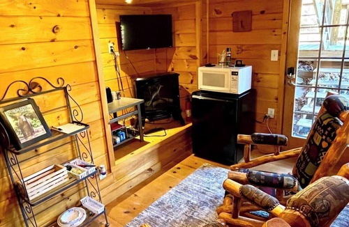 Raccoon Ridge Apartment | Riverfront Cozy Suite Convenient Location