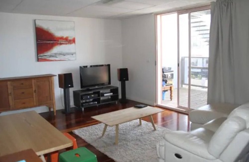 Brooklyn Apartment | Riverfront Dream on the Hawkesbury - WATER VIEWS