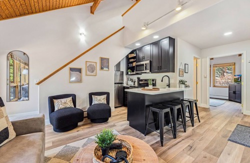 Fall River Estates Condo | Riverfront Fall River Suite Fireplace Close to RMNP