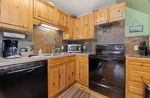 Fall River Estates Condo | Riverfront Fall River Condo Fireplace Close to RMNP