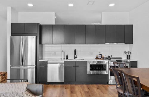 North Capitol Apartment | Riverfront Group Suite: Walk to Broadway & Titans Stadium