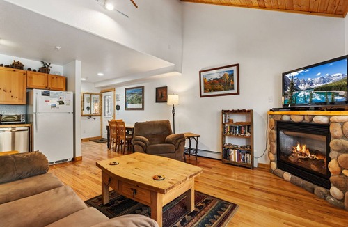 Fall River Estates Condo | Riverfront Hideaway Private Hot Tub Close to RMNP
