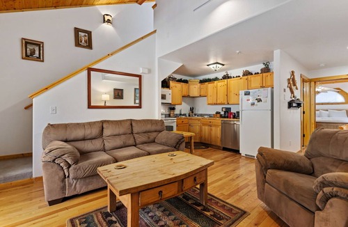 Fall River Estates Condo | Riverfront Hideaway Private Hot Tub Close to RMNP