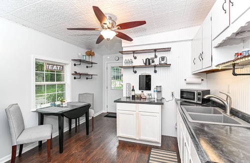 Noblesville House | Riverfront Hideaway/Kayaks/Pet‑Friendly/Beautiful Views!