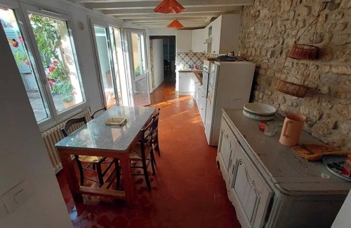 Souppes-sur-Loing House | Riverfront house 1h20 from Paris by Transilien train