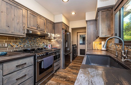 Holiday Shores House | Riverfront Home - CLUB 333 w/Pool, Small Beach Area & Private Dock