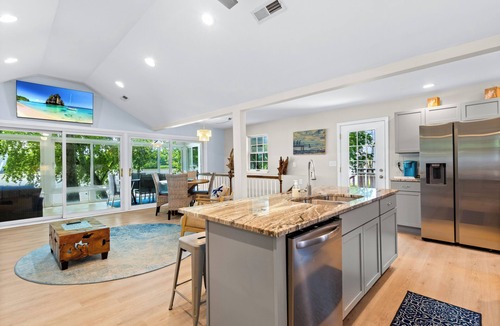 Prospect House | Riverfront Home on the Ohio River, Private Dock, Hot Tub, Sleeps 8