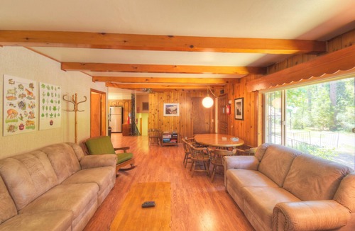 Harden Flat House | Riverfront House 5 miles to Yosemite! THE closest to the Hwy 120 gate. 3 bdrm AC