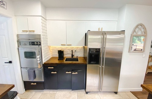 Grants Pass House | Riverfront House with hot tub, game room and more!