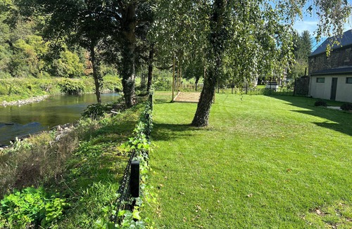 Fraipont House | Riverfront house with jacuzzi and games room