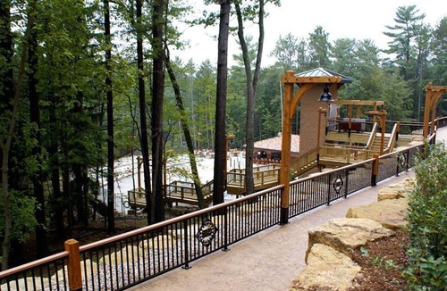 Wisconsin Dells Condo | RIVERFRONT.JACUZZI tub!!.FREE Noah's Ark WATER PARK access for SUMMER!!