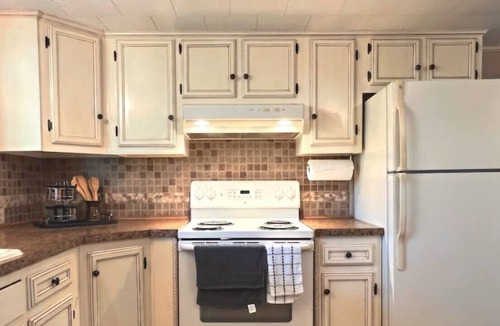 Lewistown House | Riverfront, Jacuzzi, Pellet Grill| Lazy Bass Lodge