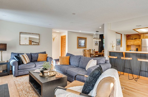 Lincoln Condo | Riverfront Lincoln Condo w/Patio + Pool Access!