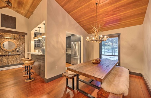 Lincoln Condo | Riverfront Lincoln Condo: 1 Mi to Loon Mountain!