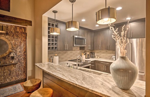 Lincoln Condo | Riverfront Lincoln Condo: 1 Mi to Loon Mountain!