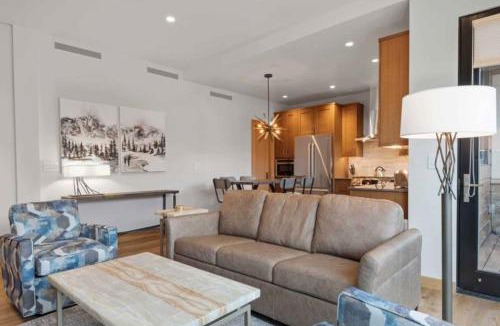 Avon Apartment | Riverfront Lodge 102 by East West Hospitality