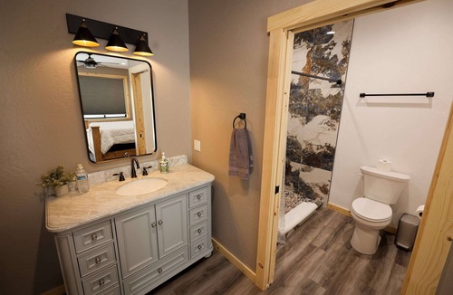 White Bird Bed & Breakfast | Riverfront Lodge in White Bird, ID – 1BR w/Panoramic Views & Breakfast Unit 1