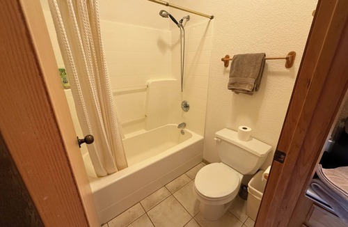 White Bird Bed & Breakfast | Riverfront Lodge in White Bird, ID – 1BR w/Panoramic Views & Breakfast Unit 5