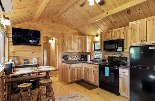 Hedgesville Cabin | Riverfront Log Cabin on the Potomac River. Float, Fish or relax in the water.
