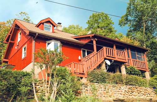 Rileyville Cabin | Riverfront logcabin; EVcharging, hot tub, firepit, Petfriendly Canoes, Sleeps 12