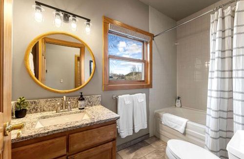 Cotter House | Riverfront Luxury Cabin Retreat with Breathtaking Views on the Banks of the Arkansas White River