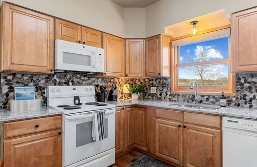 Cotter Cabin | Riverfront Luxury Cabin Retreat with Breathtaking Views on the Banks of the Arkansas White River