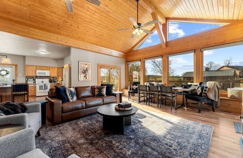 Cotter Cabin | Riverfront Luxury Cabin Retreat with Breathtaking Views on the Banks of the Arkansas White River