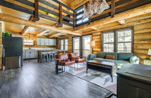 Rocker Cabin | Riverfront Montana Log Cabin w/Mountain Views!