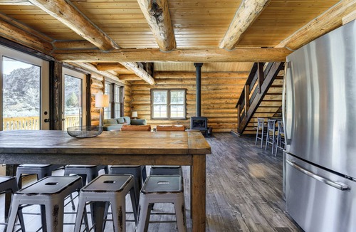 Rocker Cabin | Riverfront Montana Log Cabin w/Mountain Views!