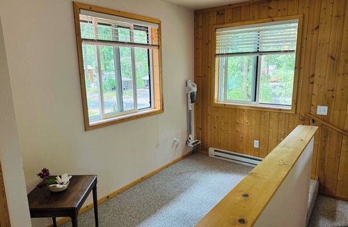 Packwood Cabin | Riverfront mountain view cabin with WiFi in Packwood