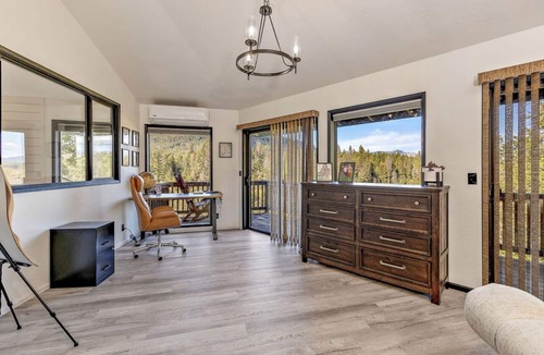 Trail House | Riverfront Oregon Retreat w/Hot tub & Pool