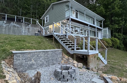Athens House | Riverfront Property Newly Renvoated The Sweet Retreat