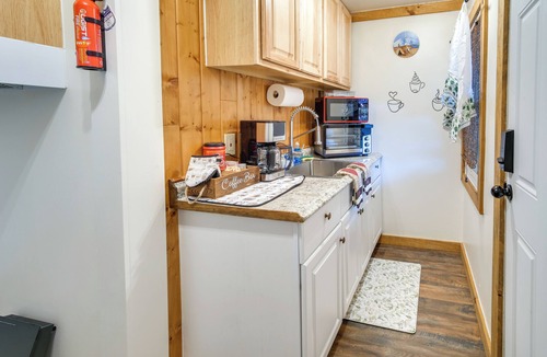 Chiloquin Apartment | Riverfront Resort Cabin ~ 21 Mi to Crater Lake NP!