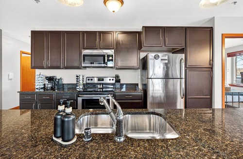 Green Bay Apartment | Riverfront Retreat – 10 Mins to Lambeau!