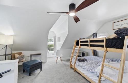 Downingtown House | Riverfront Retreat - Convenience - Kayaks